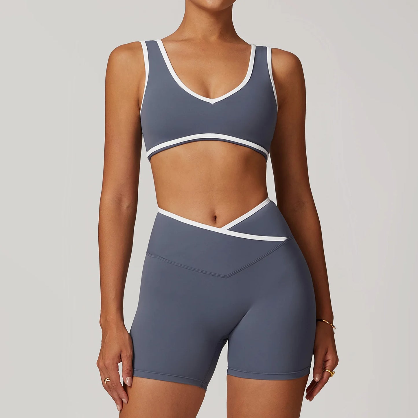 KAYLI™ PURESET – Légèreté à porter. Présence à vivre.-2 pç